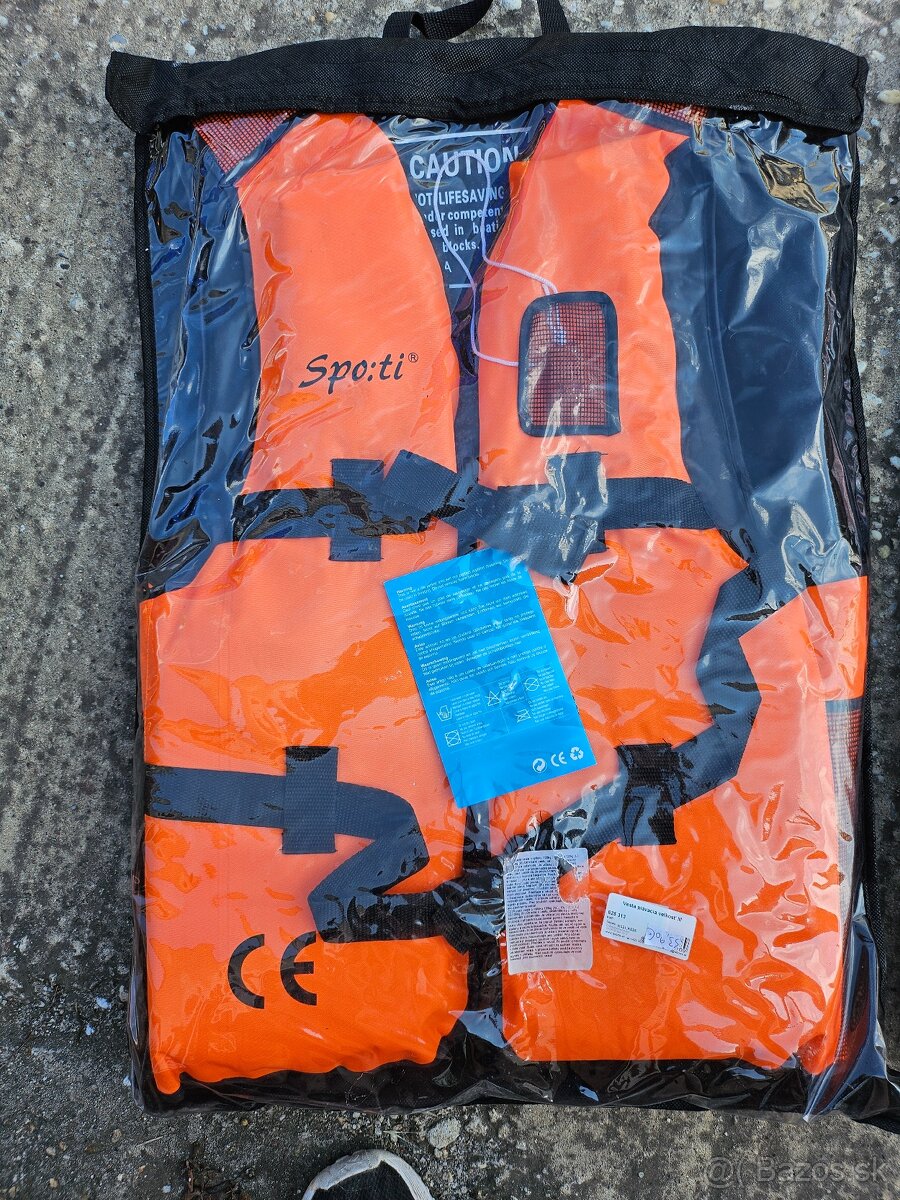 Zachranná vesta na vodu