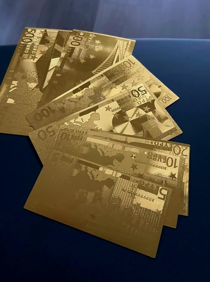 Dekoracia 7-dielna Sada Replík Zlatých Euro Bankoviek