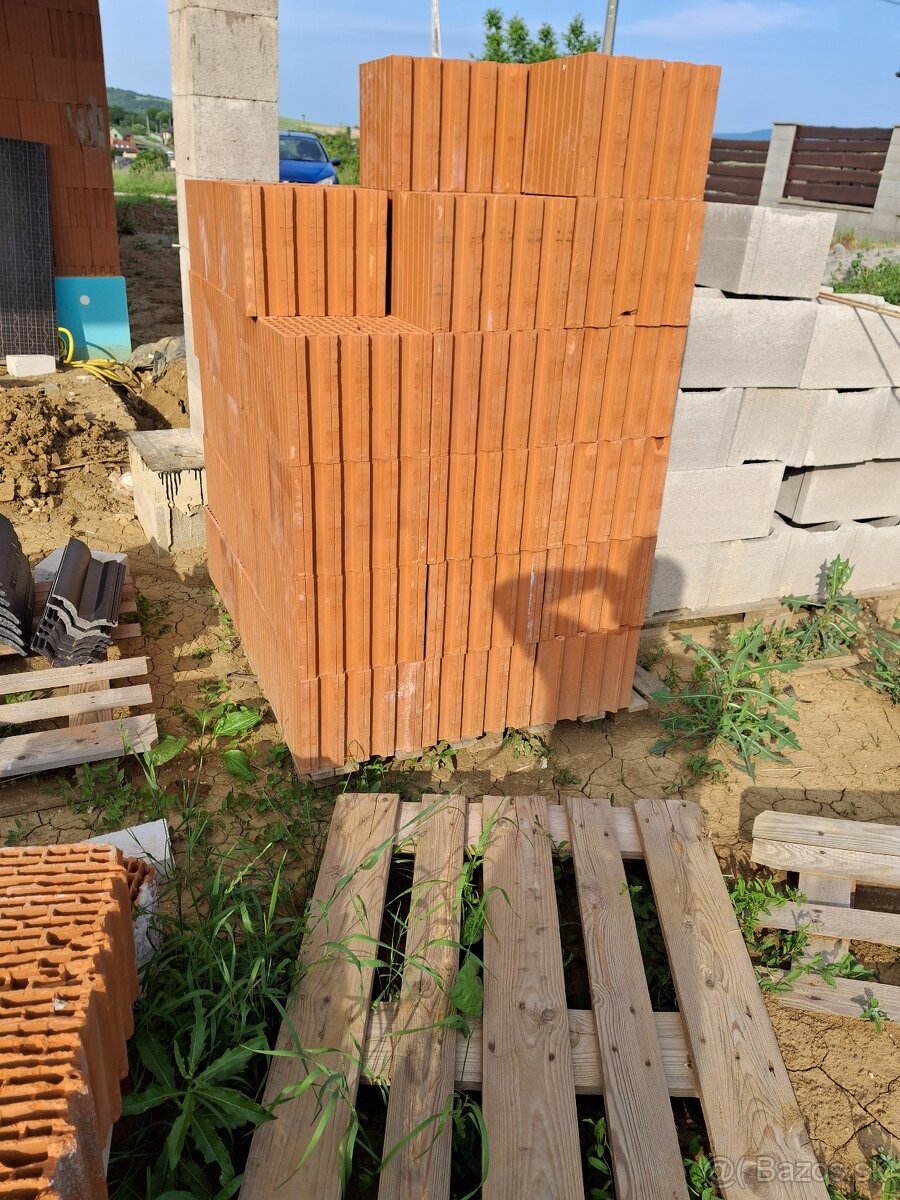 Tehly na predaj