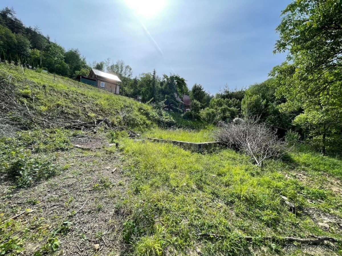 Pozemok Žilina - Strážov, 2044m2, mestská asfaltová cesta