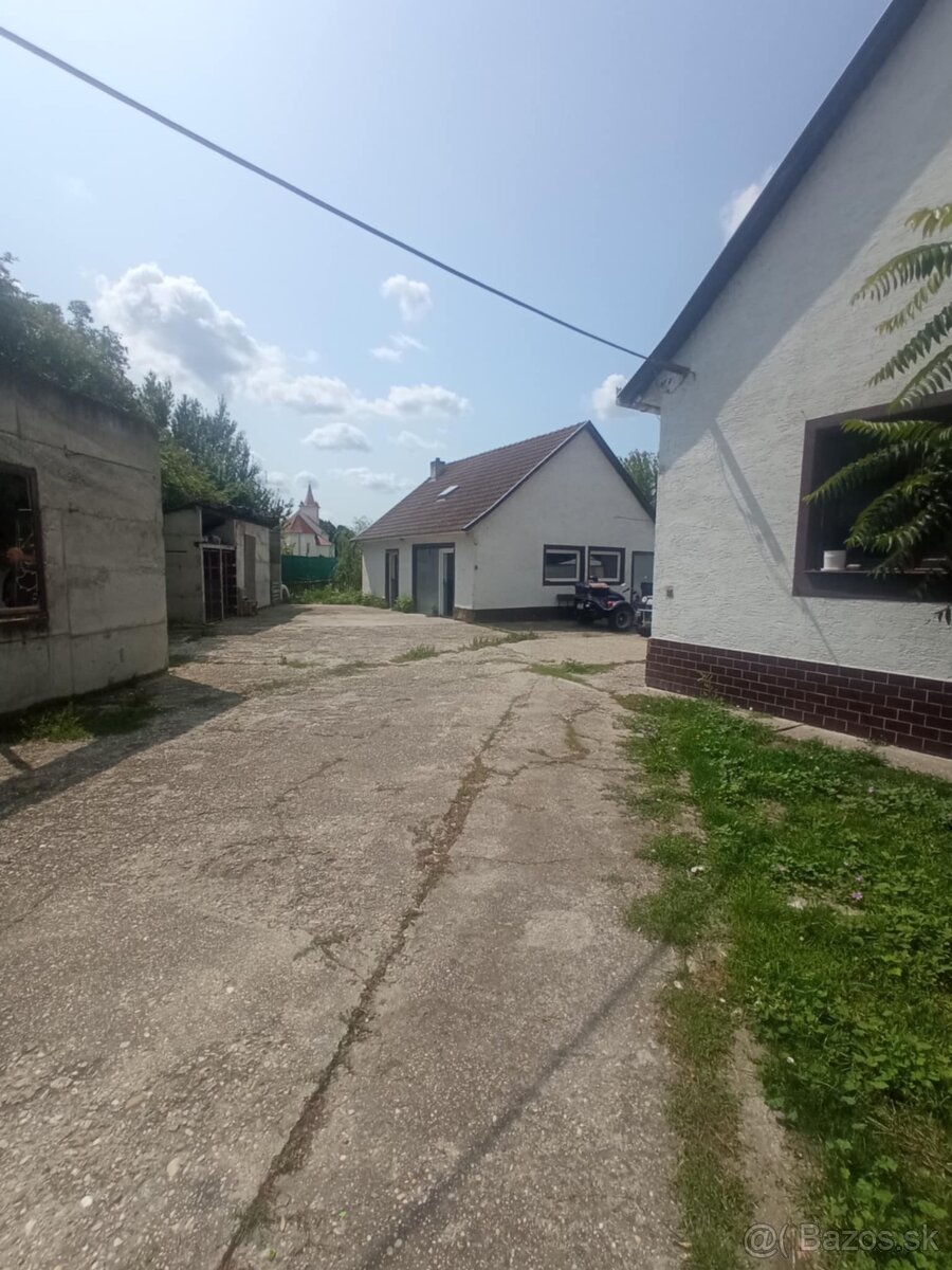 2.5 izbový dom s veľkou kuchyňou a pozemkom -