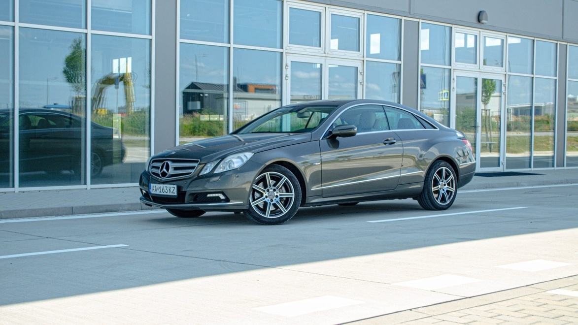 Mercedes-Benz E trieda Kupé 350 CGI Blue