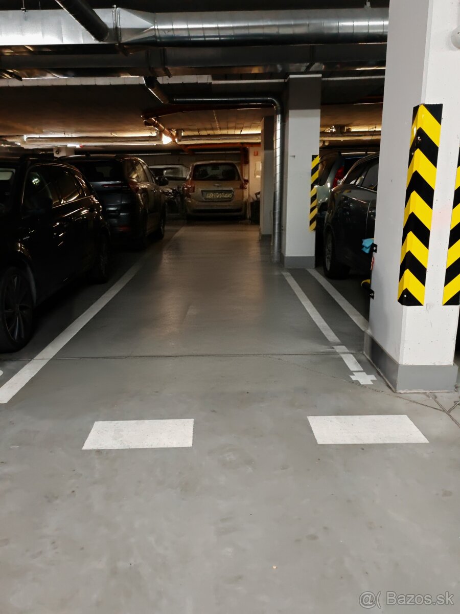 Garážové státie v Tammi Dúbravka