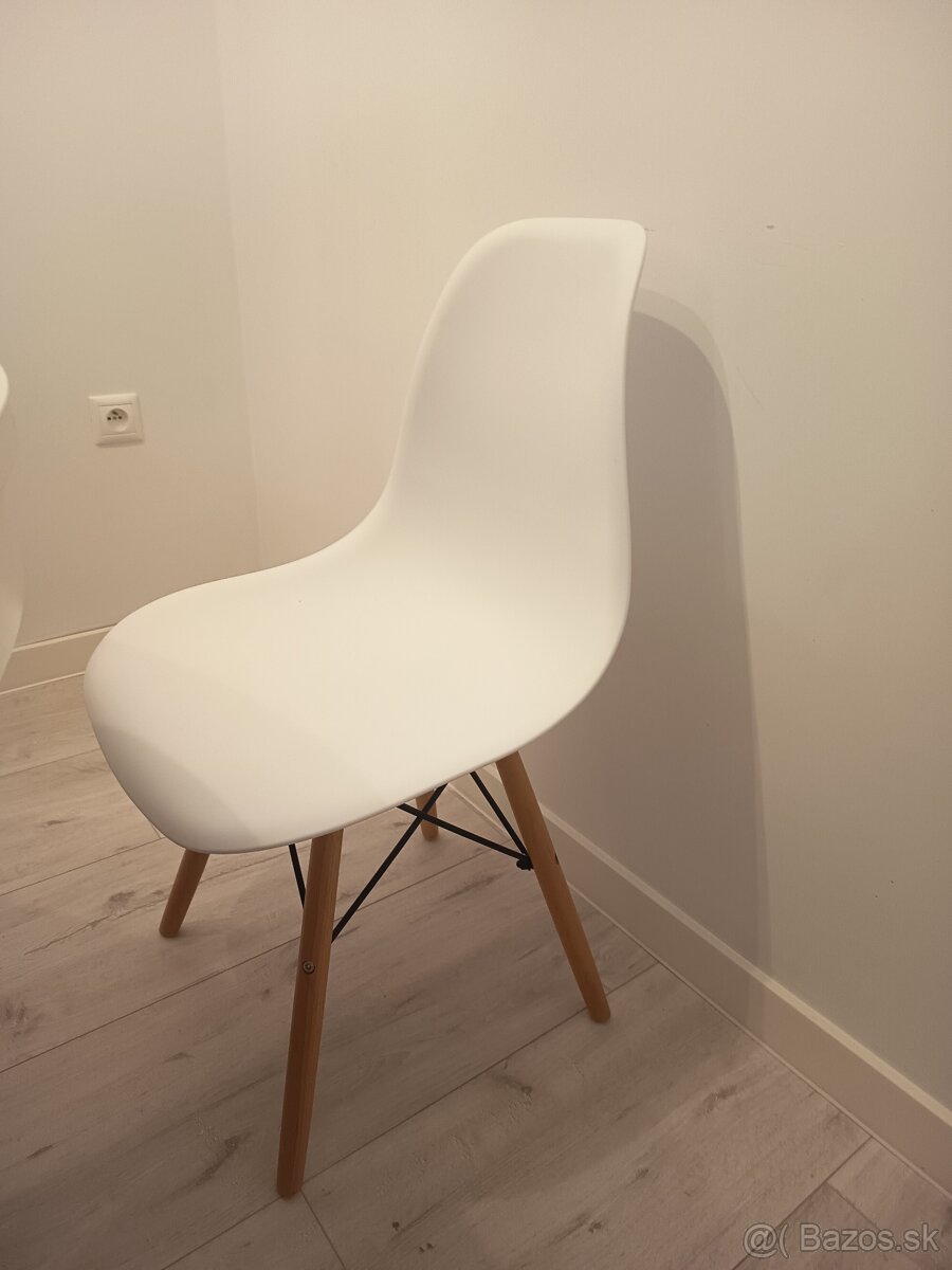 Predám jedálenské stoličky