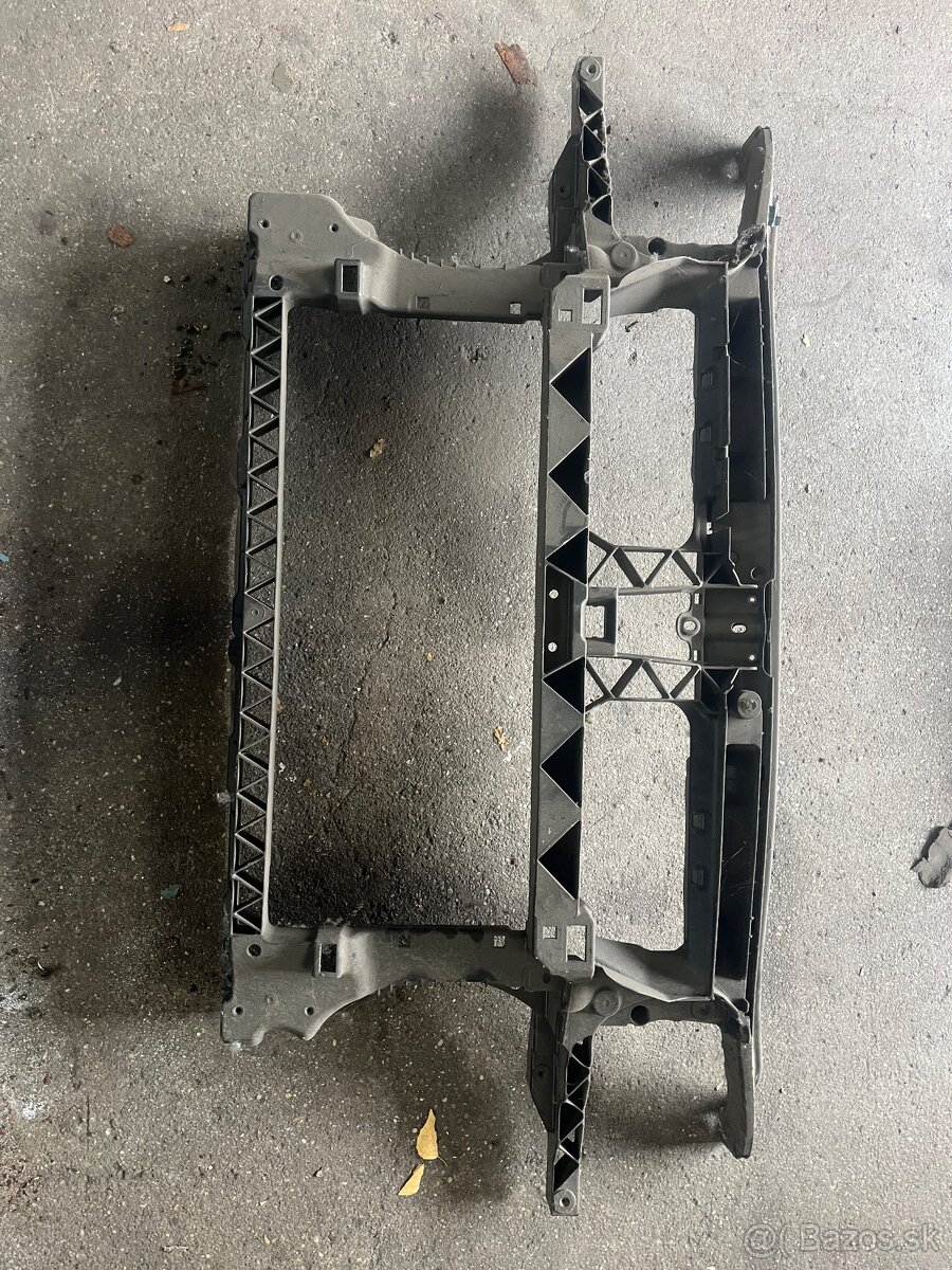 VW Caddy/Touranpredne celo