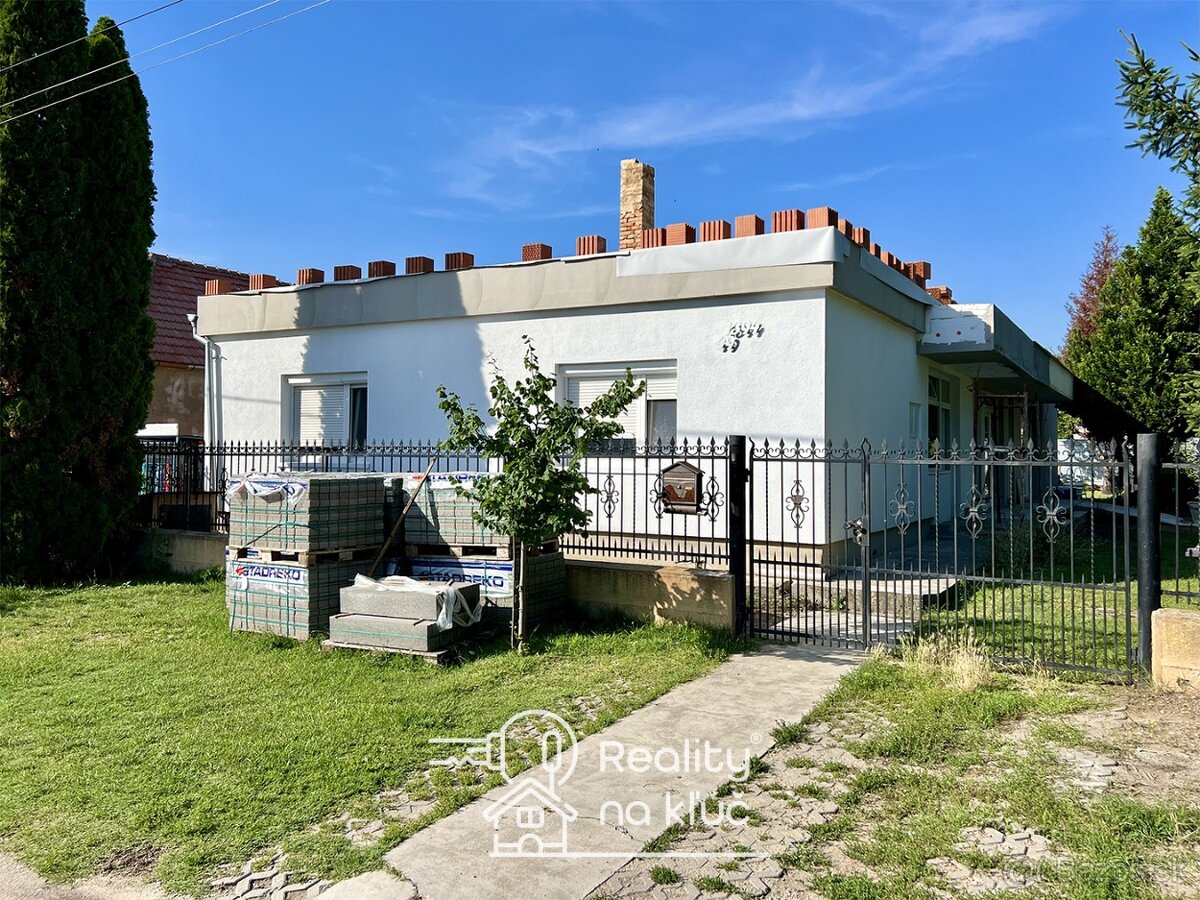 Na predaj zrekonštruovaný 4-izbový rodinný dom v Nesvadoch