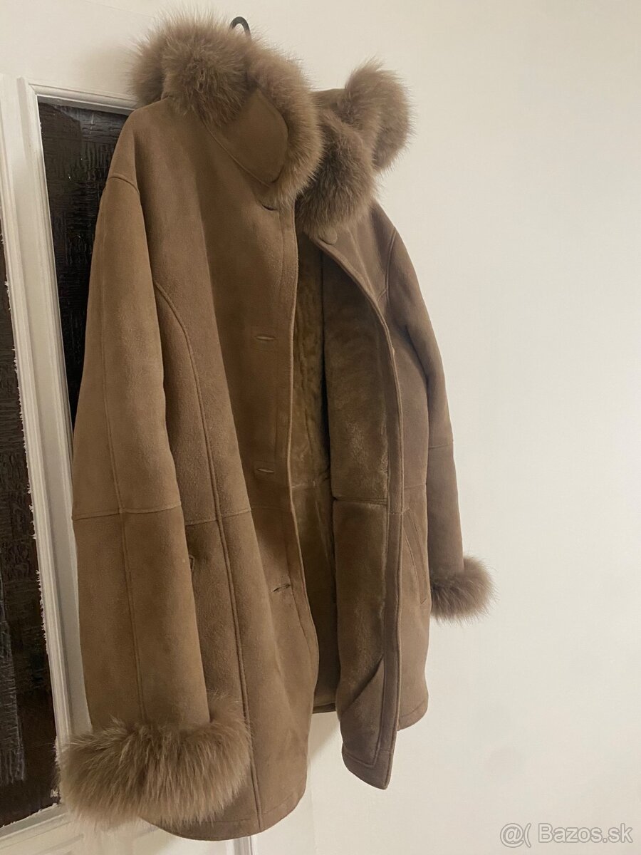 Predám tento krasny Kožuch z ovčej kože