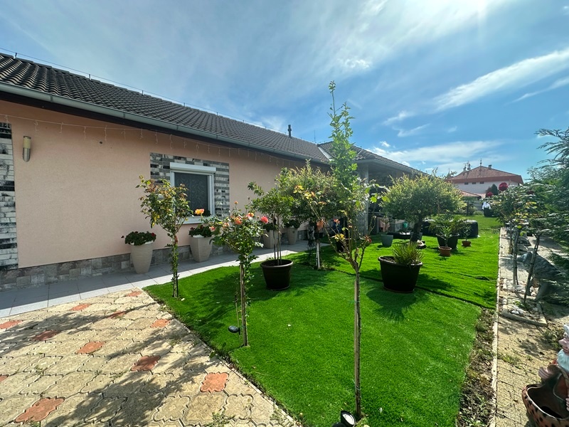 5i RD, pozemok 818 m2, Tešedíkovo - Šaľa