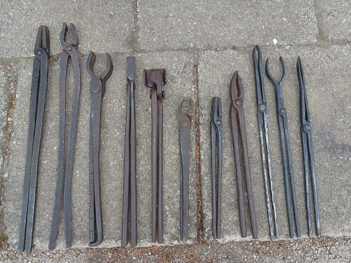 Kováčske kliešte ,náradie,kladiva ,sekera,nebožiec 21