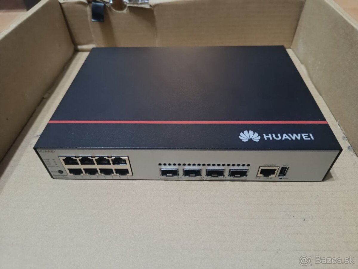 2x Huawei S5735-L8T4X-A1 switch