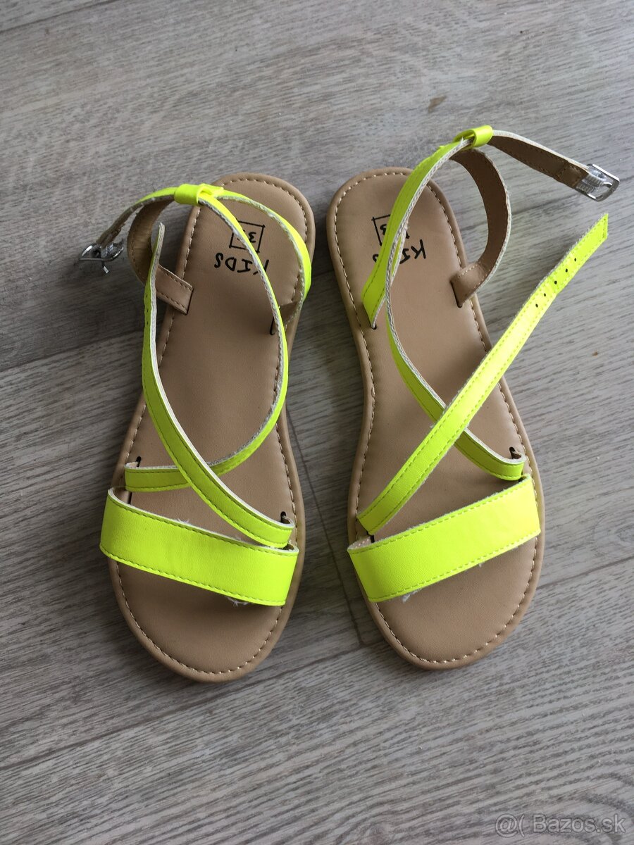 nové sandálky Sinsay