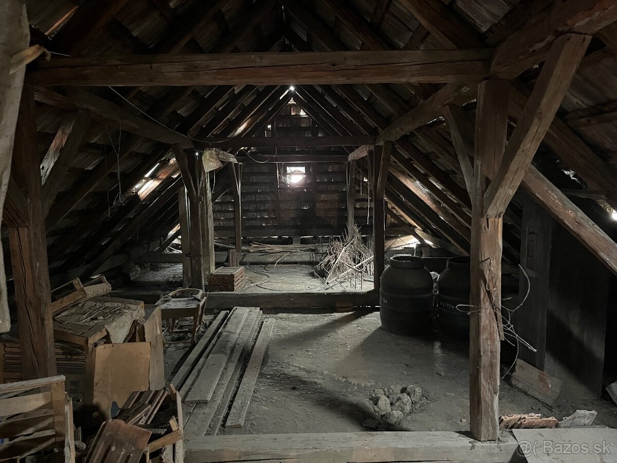 Tramy, drevo zo strechy