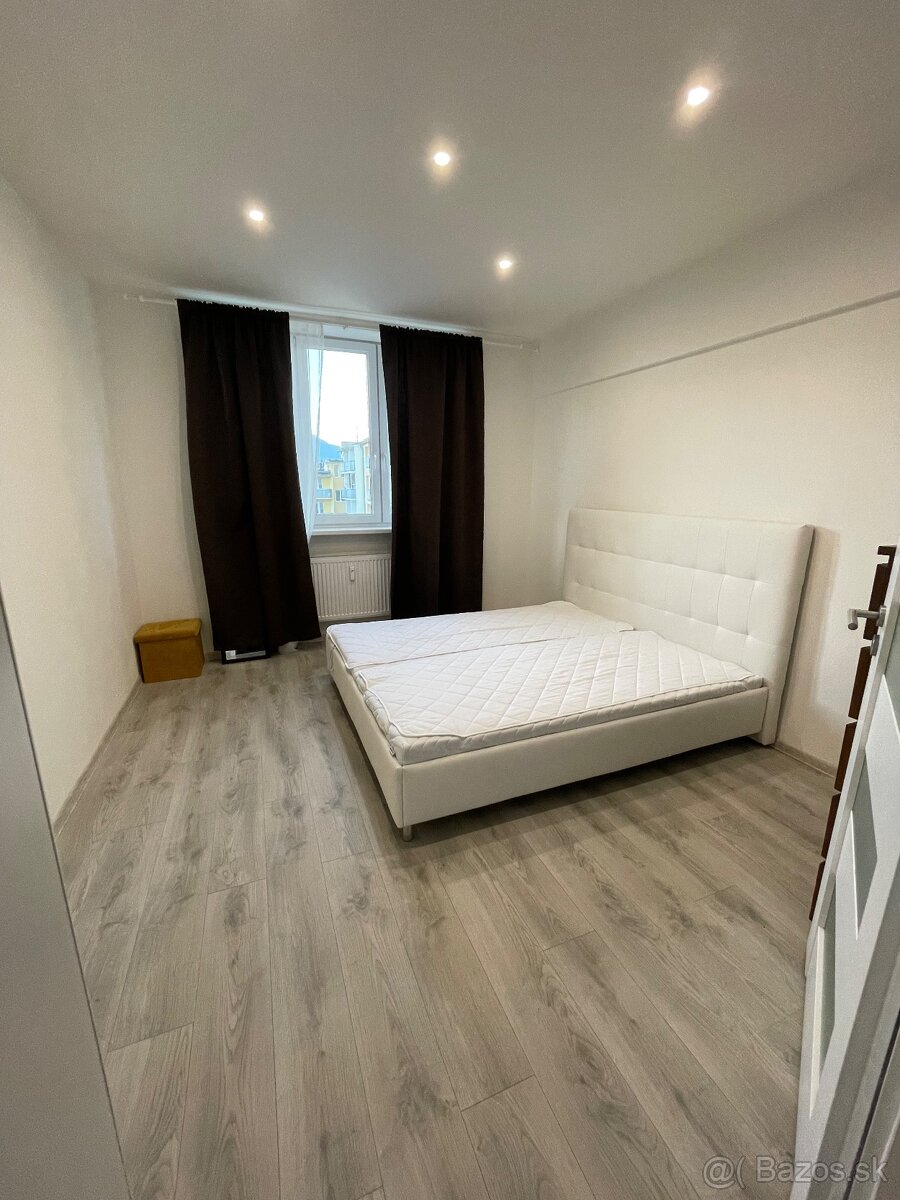 priestranný dvojizbový byt v centre Ružomberka