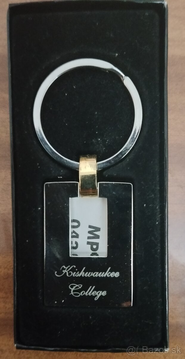 Rôzne kľúčenky, 4 kusy, nové, nerozbalené, nepoužívané