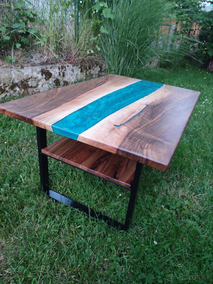 Epoxidovi konferenčný stolík