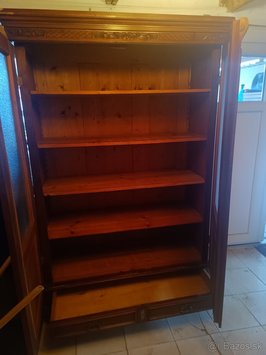 Starožitný nábytok