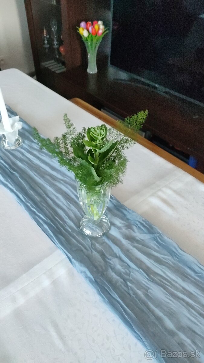 Sivomodre BEHUNE, stoly na stol