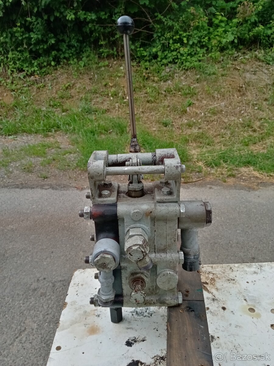 Ovládač na hydrauliku na malotraktor