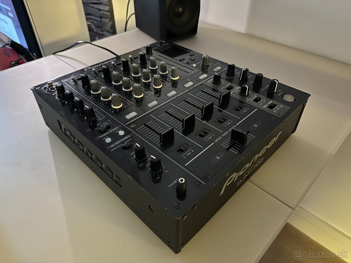 Pioneer DJM 700