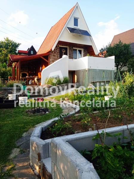 Murovaná chatka so záhradou 294 m2, Prievidza – Sad 600-ročn