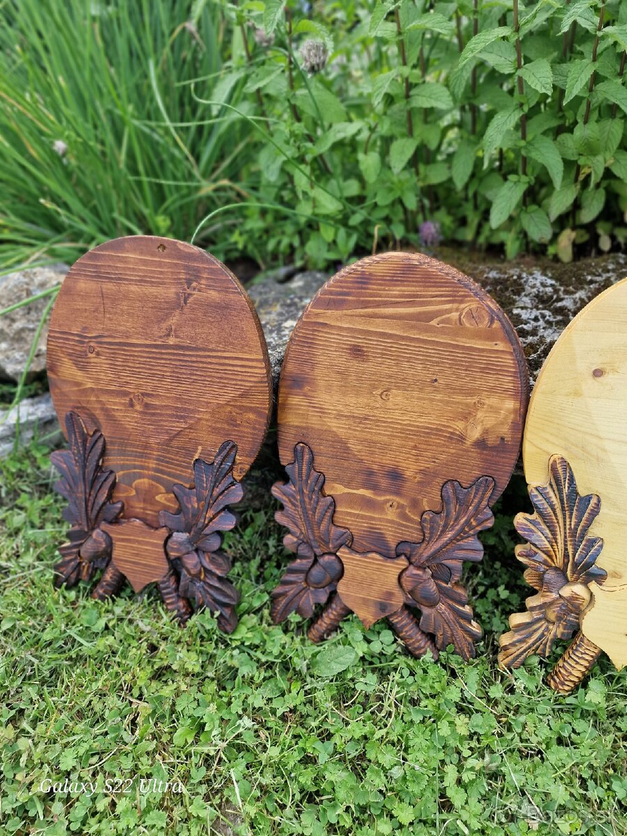 Drevené podložky pod trofeje