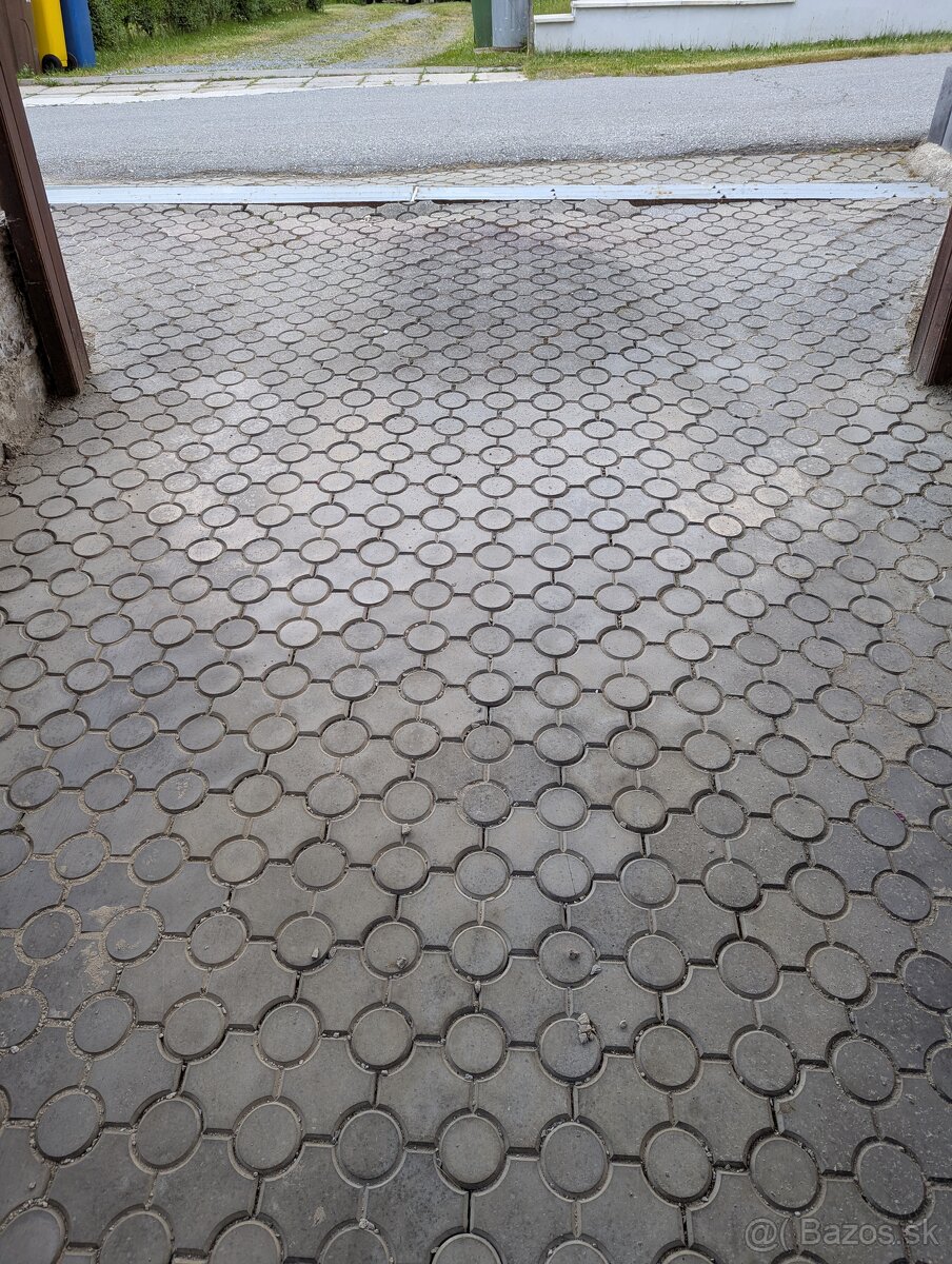 Zámková dlažba