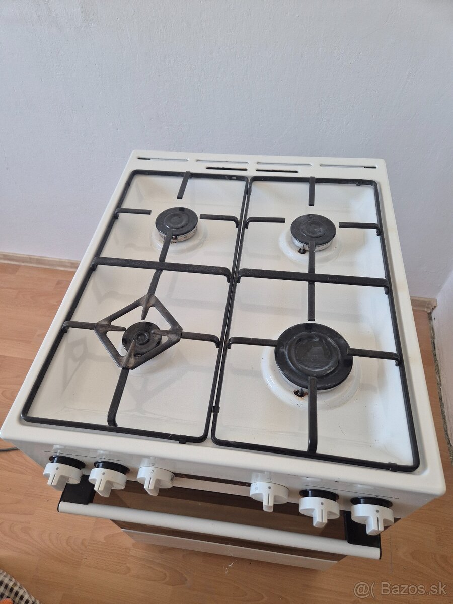 Plynový sporák s elektrickou rúrou MORA