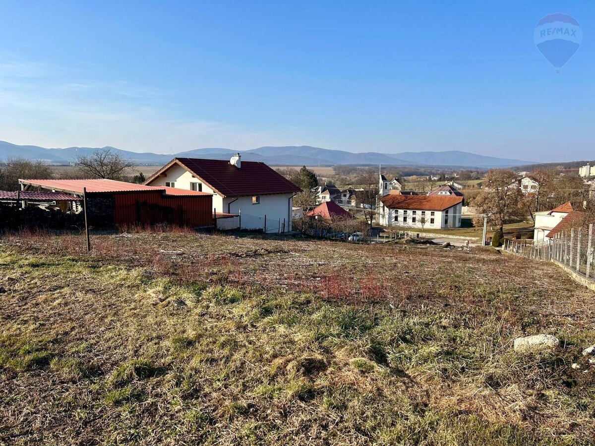 Výnimočný stavebný pozemok s nádherným výhľadom Tvrdomestice