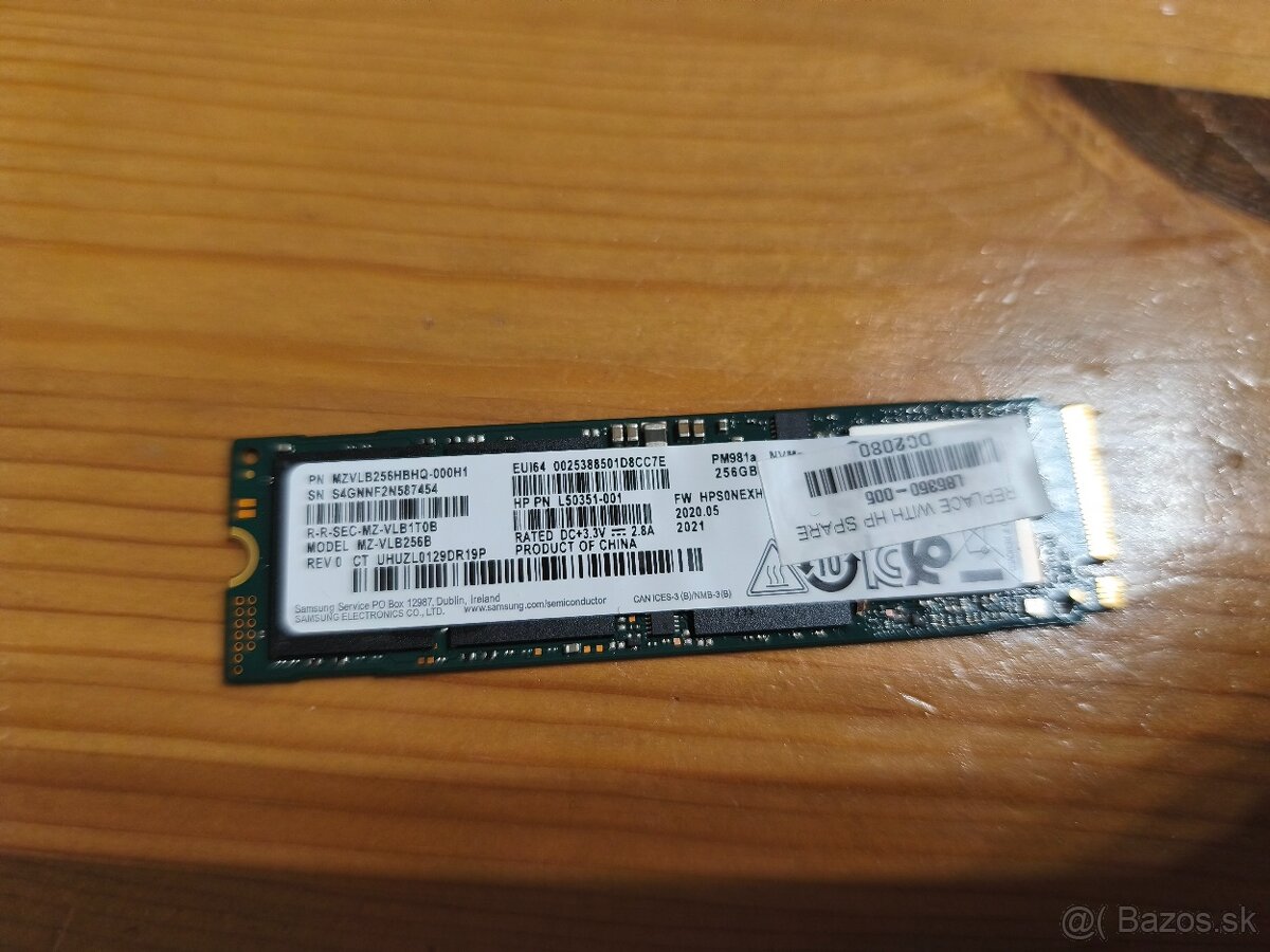 Samsung RAM 2x8GB a SSD NVMe 256GB