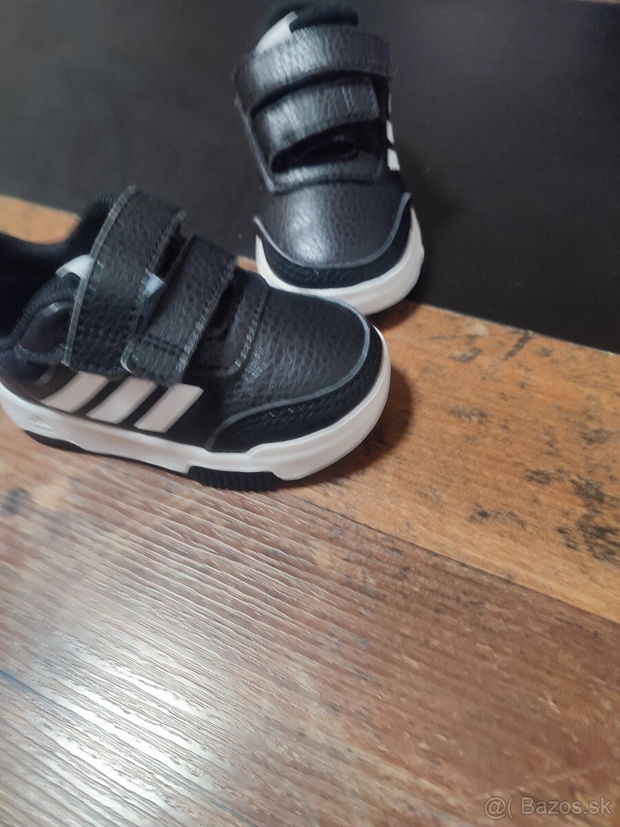 Adidas NIKE