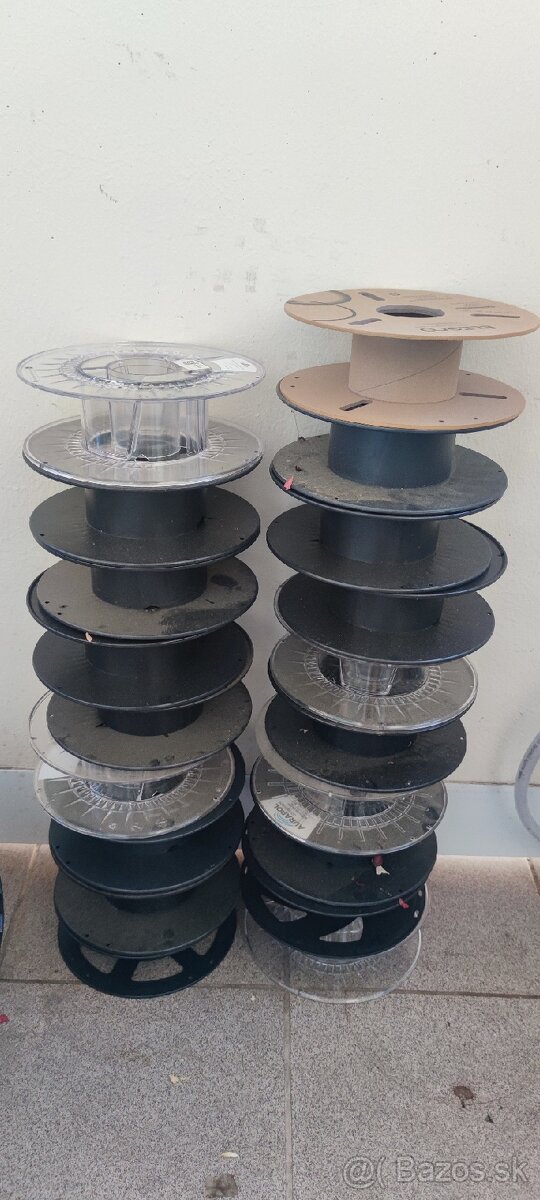 Špulky z filamentov cca 40ks - zdarma