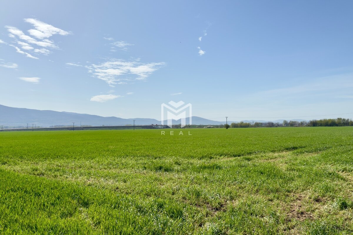 INVESTUJTE DO BUDÚCNOSTI Pozemok v rozrastastajúcej sa časti