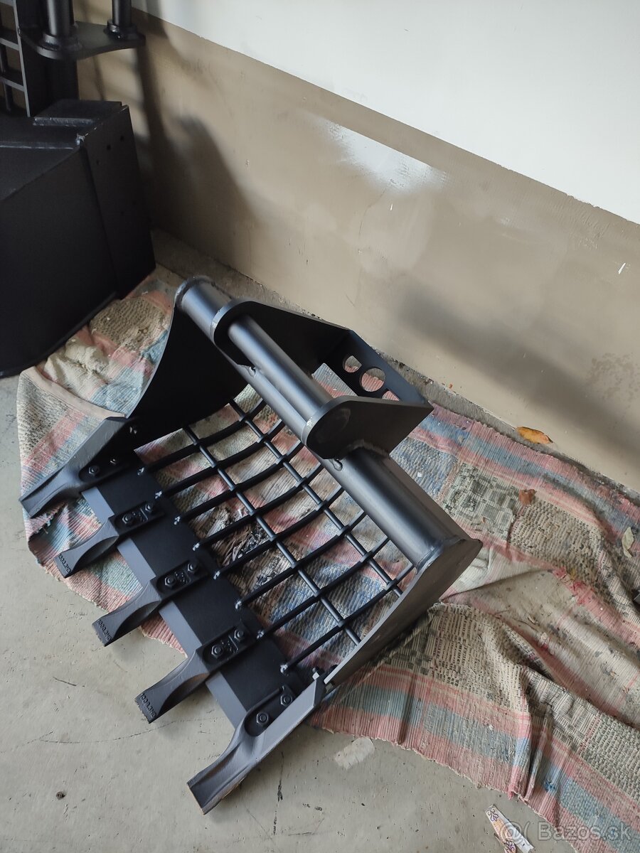 Predám preosievaciu lyžicu 60cm s úchytom lehnhoff ms01