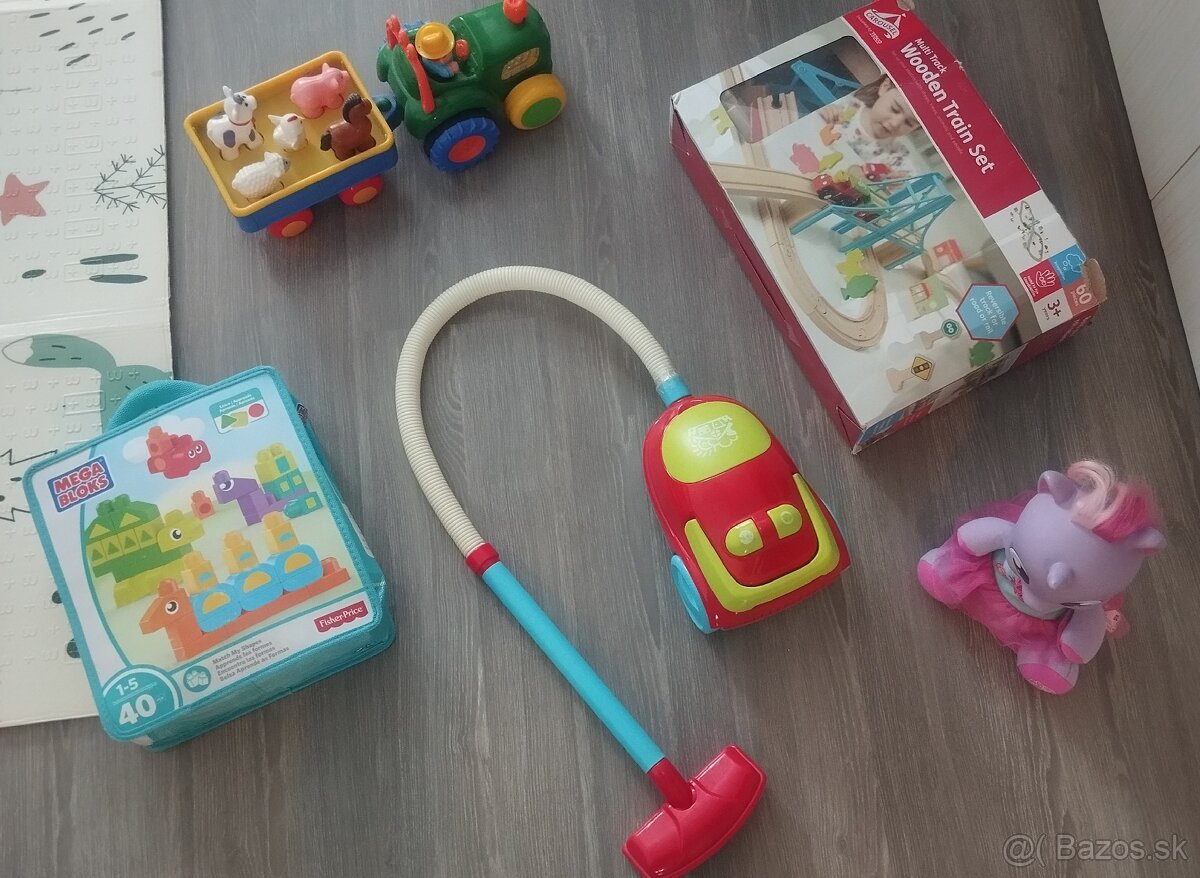 Hračky - traktor, vysávač, Mega bloks kocky a iné
