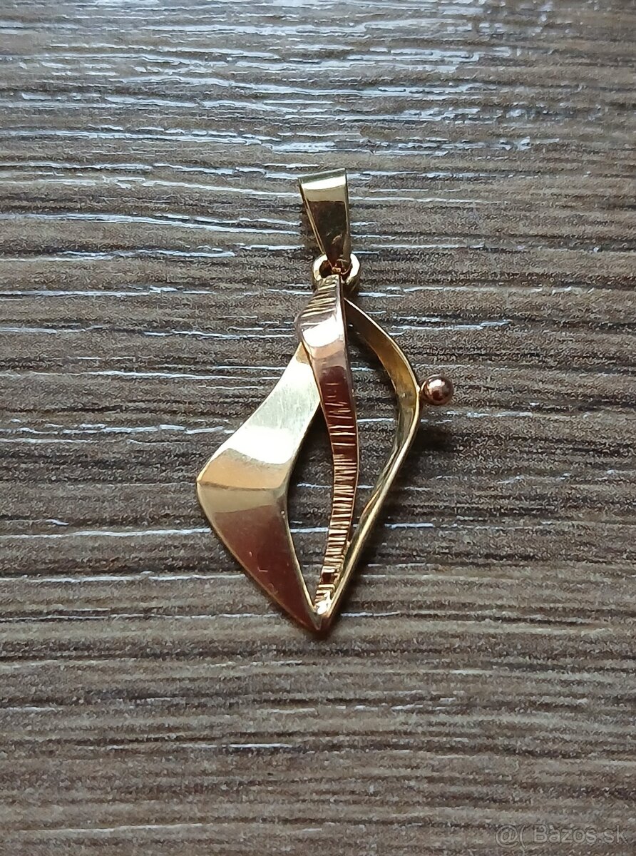 Zlatý dámsky prívesok