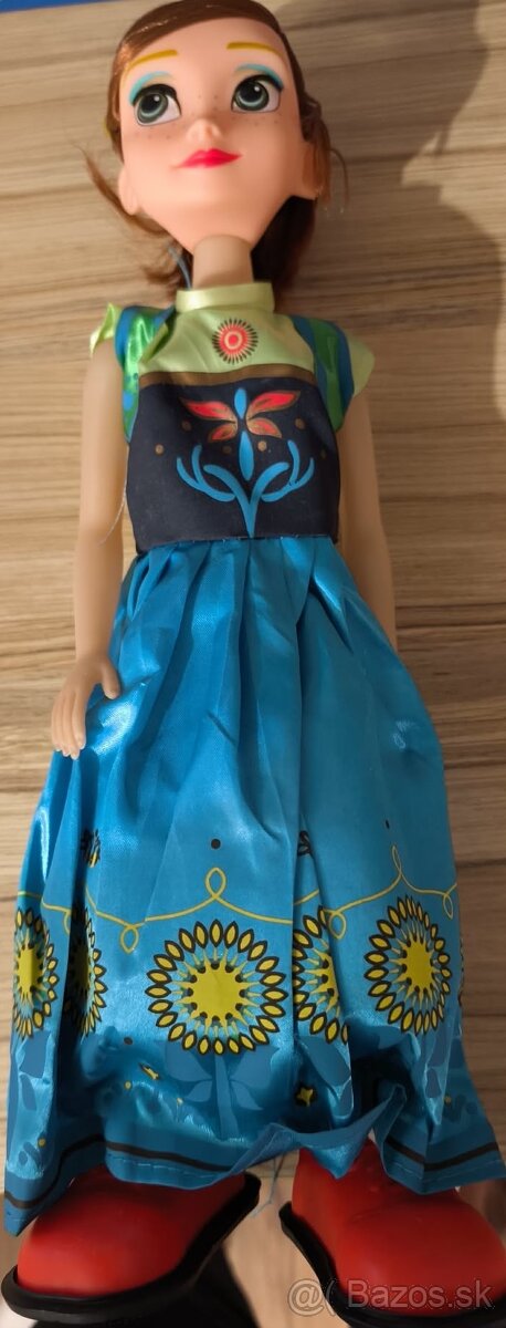 Anna chodí a spieva na baterky