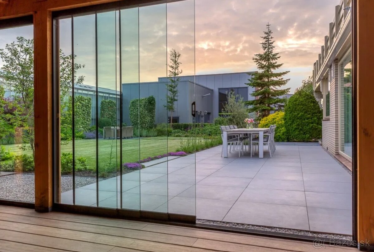 bezrámové posuvné zasklenie