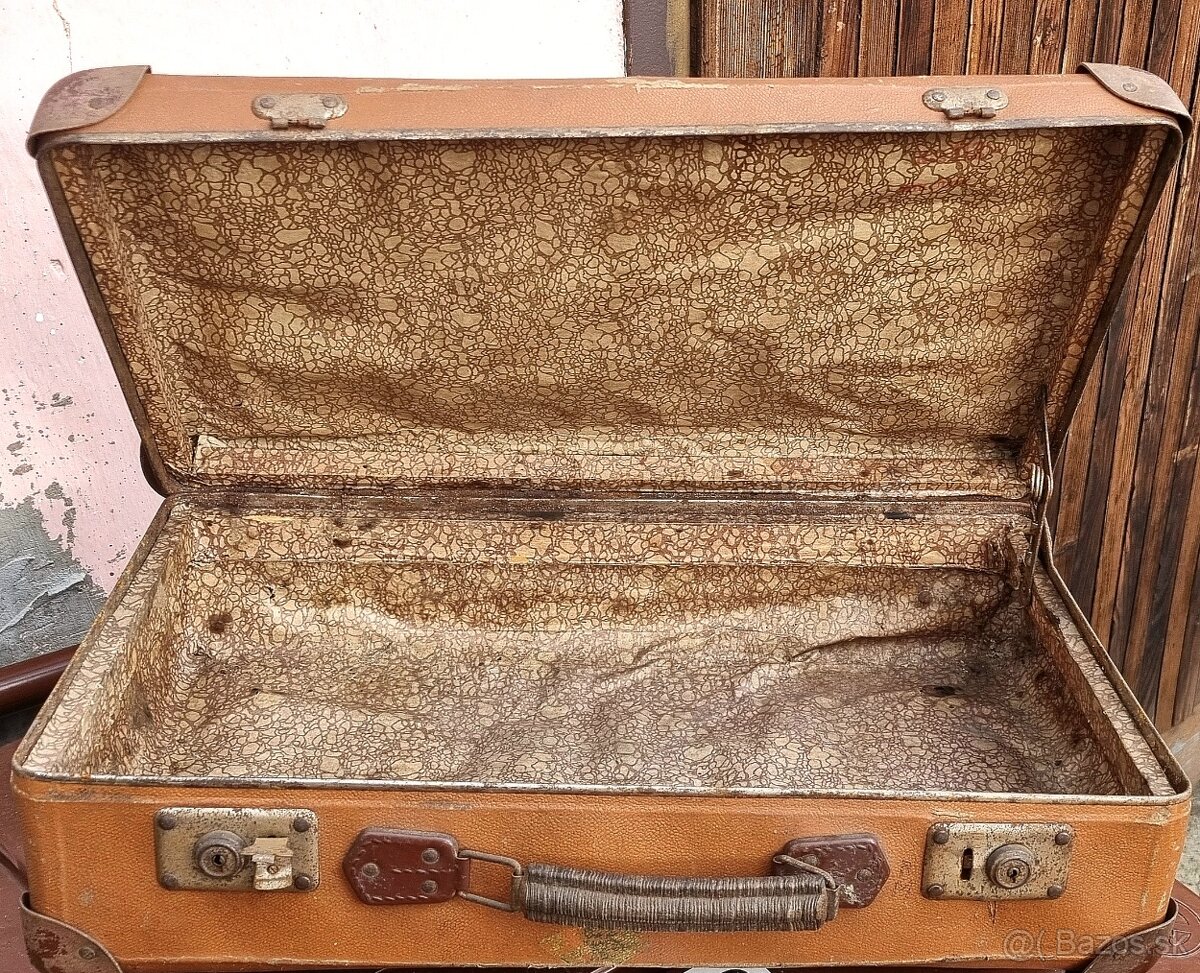 Starý kufor