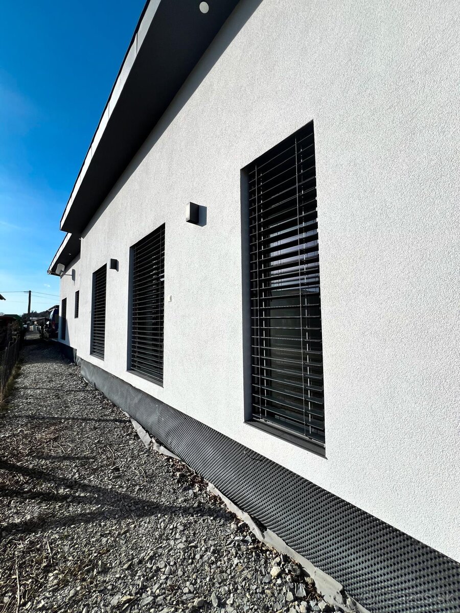 Na predaj moderný 4- izbový bungalov, Raková