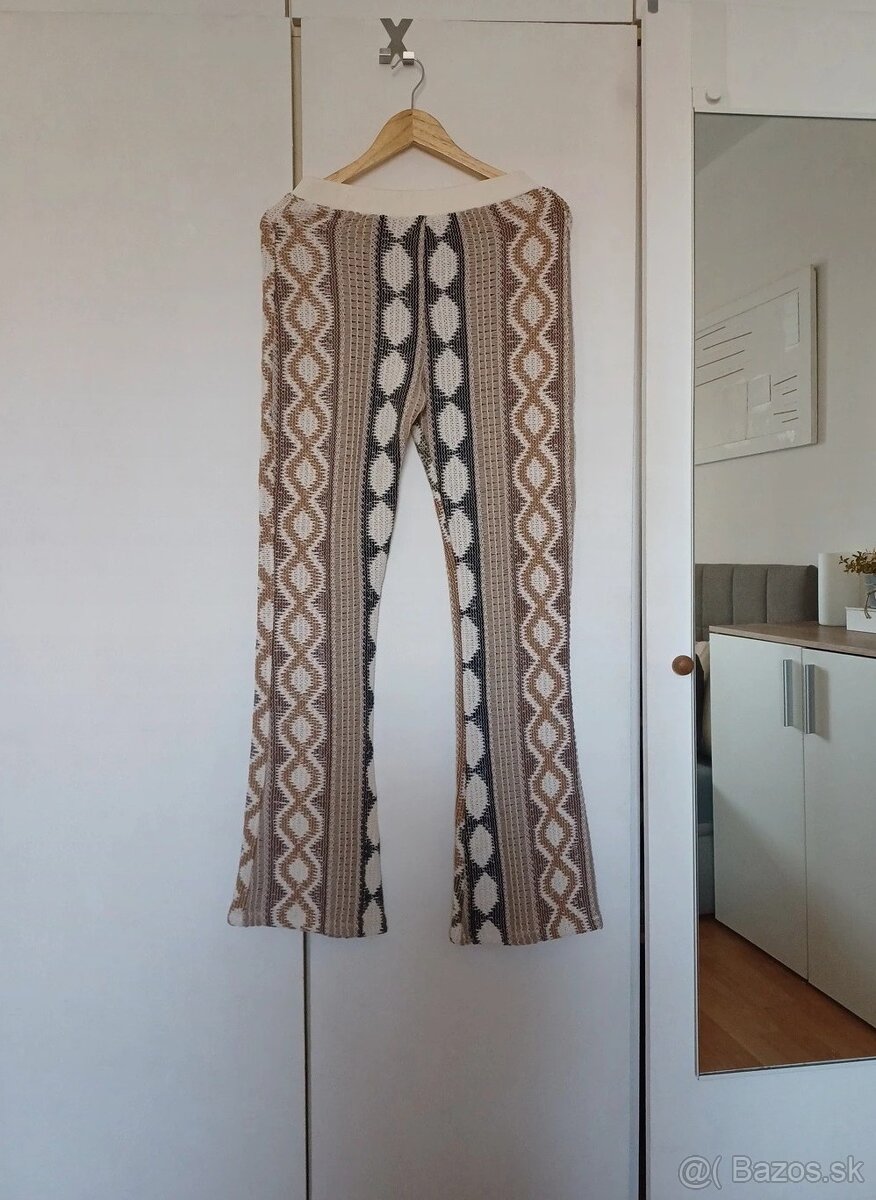 Háčkované nohavice, Zara