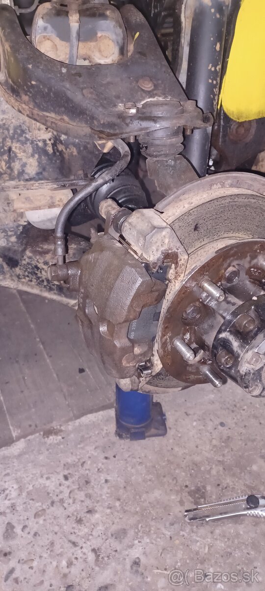 Predám traktor podomácky vyrobeni 4x4