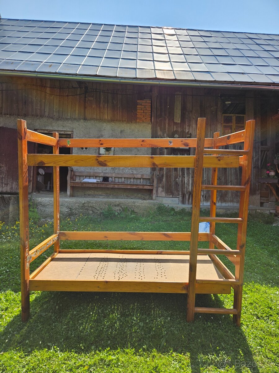 Poschodová posteľ