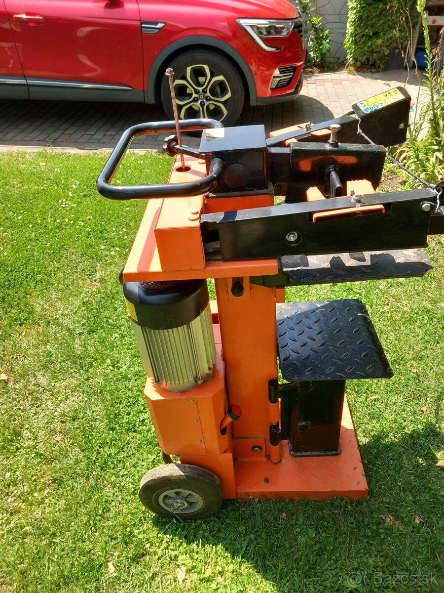 Štiepačka dreva 10t LS