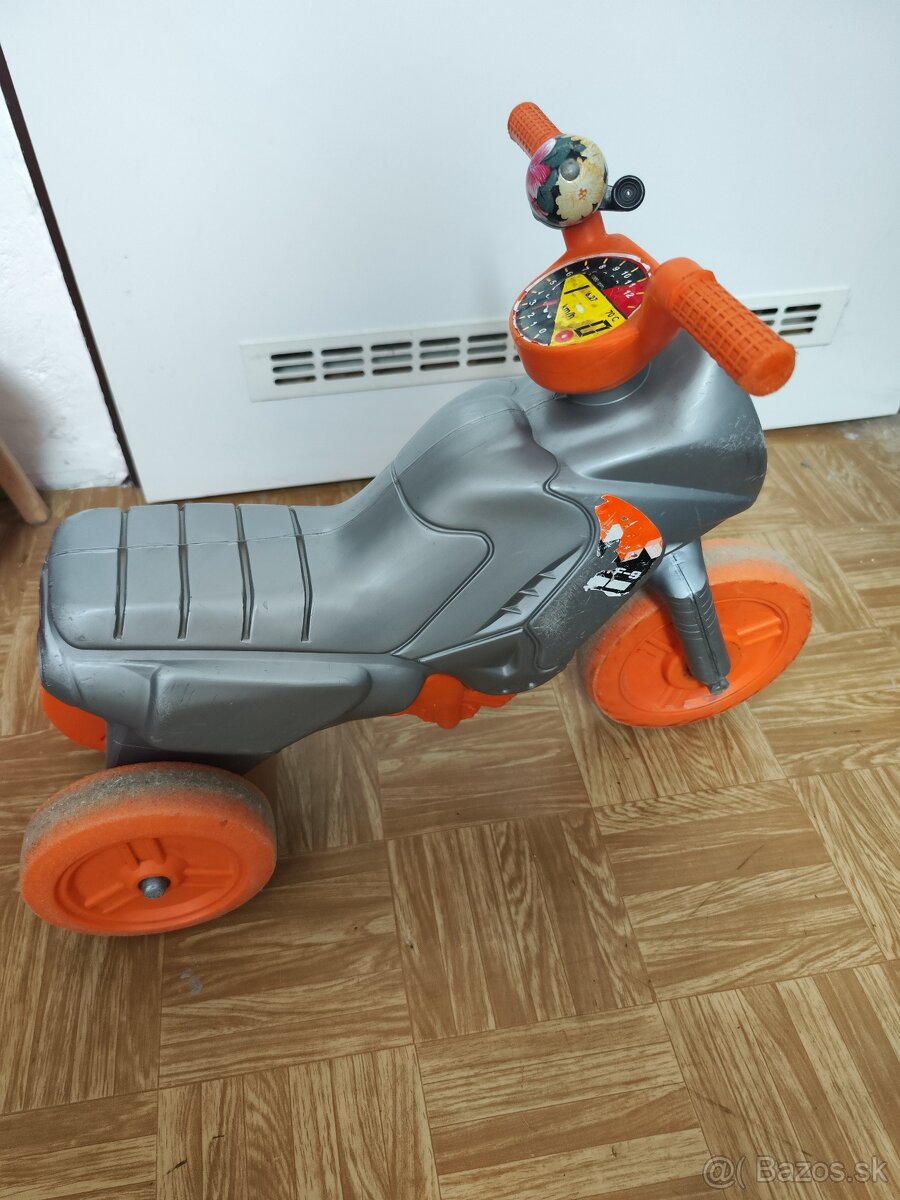 Plastové odrážadlo