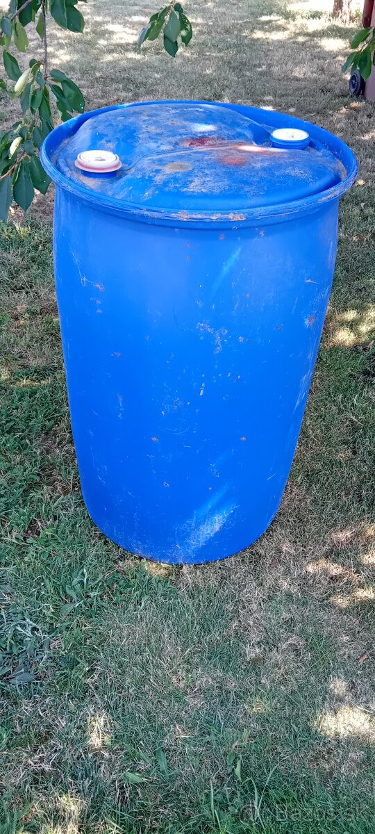 Predám sudy (kovový, plastový a sudy na hrozno)