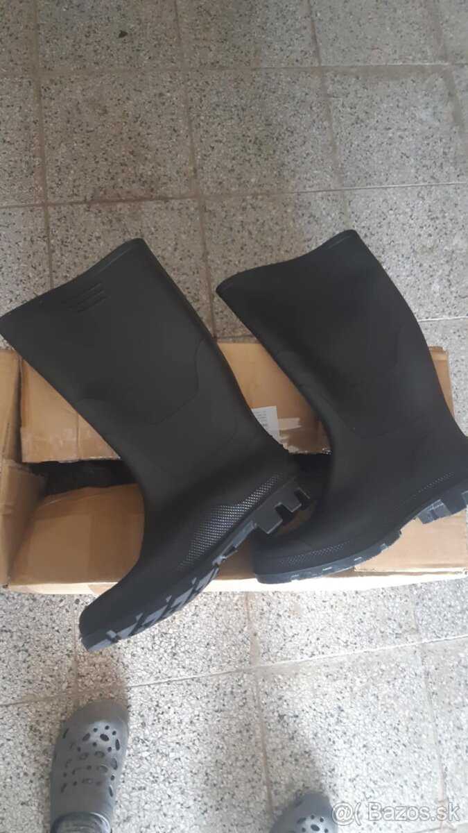 Predám úplne nové, nepoužívané gumáky