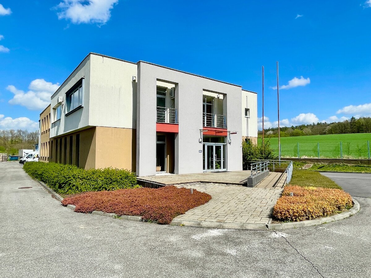 Na prenájom administratívno-skladový areál v Prievidzi