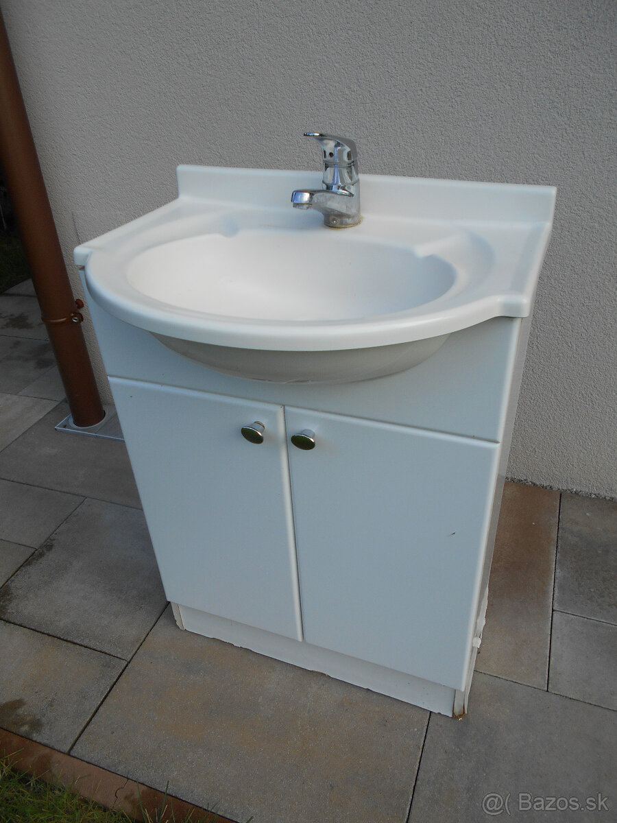 Skrinka s umývadlom