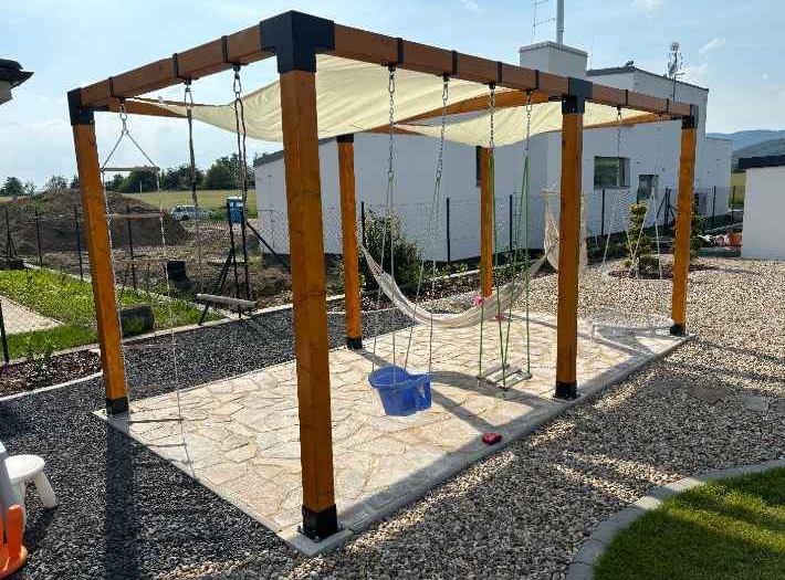 Přesné trámové spojky