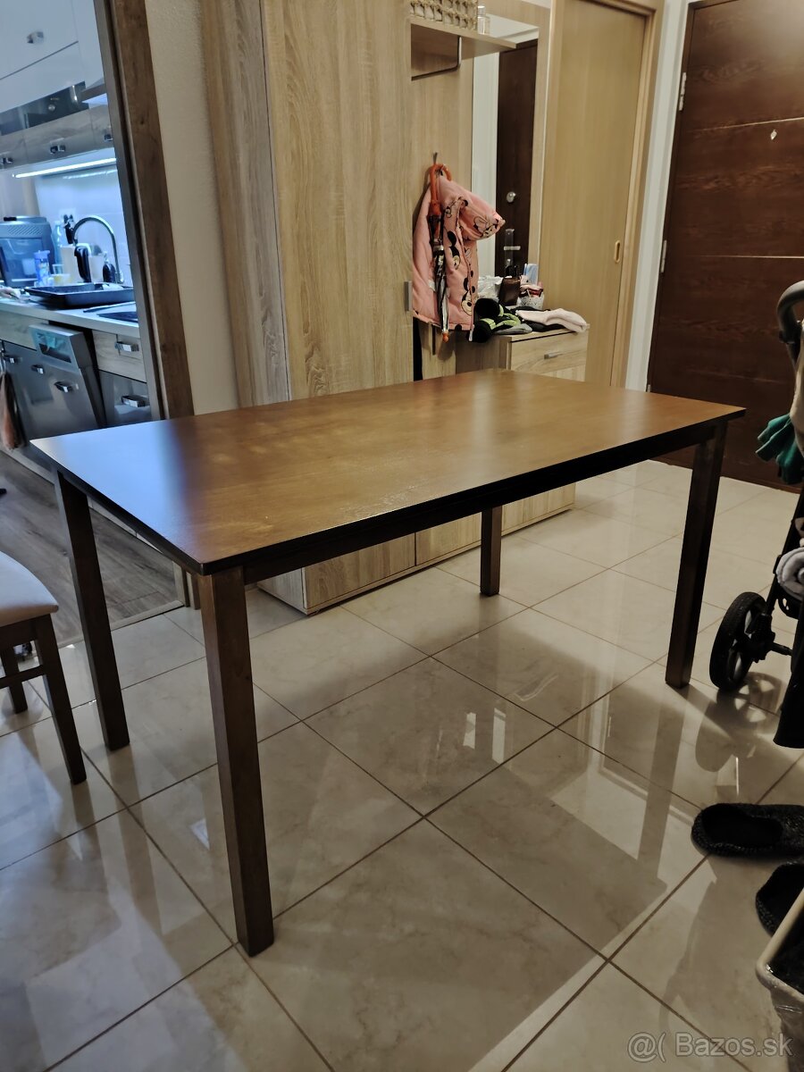 Jedálenský stôl so 6 stoličkami